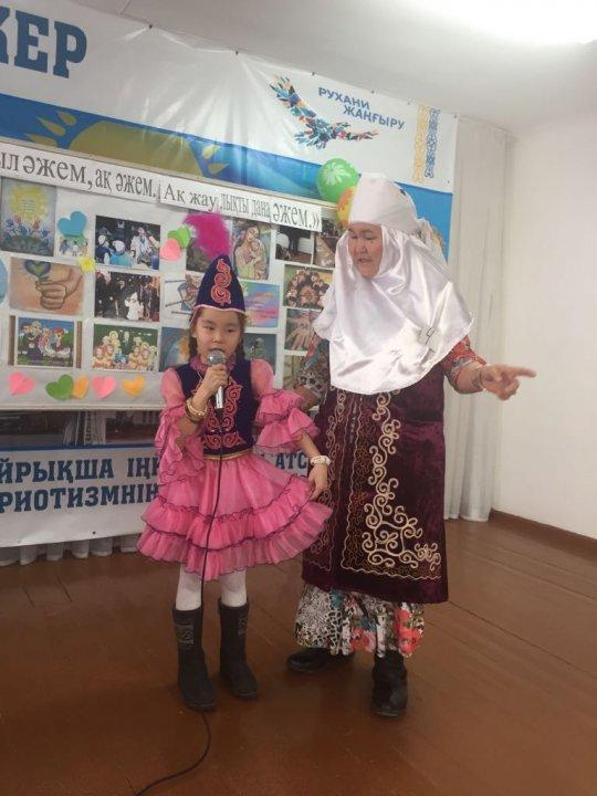"Асыл әжем, ақ әжем. Ақ жаулықты дана әжем" әжелер сайысы