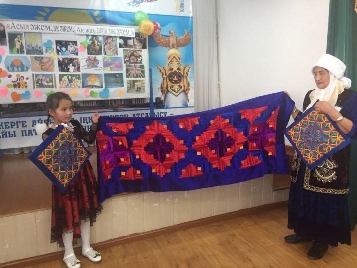 "Асыл әжем, ақ әжем. Ақ жаулықты дана әжем" әжелер сайысы