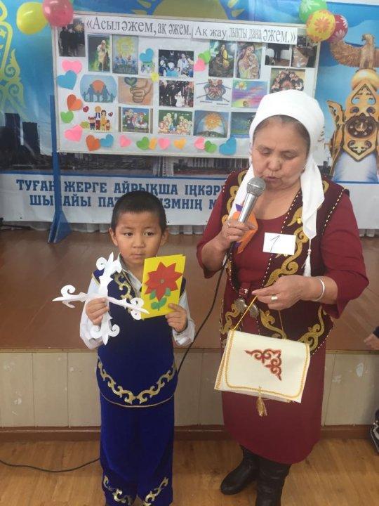 "Асыл әжем, ақ әжем. Ақ жаулықты дана әжем" әжелер сайысы