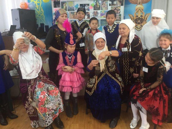 "Асыл әжем, ақ әжем. Ақ жаулықты дана әжем" әжелер сайысы