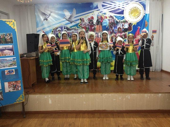"Қазақ жерім-туыстық пен татулықтың мекені" 4 сынып оқушылары арасында фестиваль