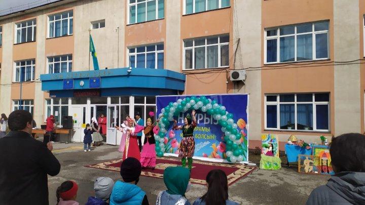 Бүгін Ю.Гагарин атындағы 29 орта мектебінің алаңында Ұлыстың Ұлы күні Наурыз мерекесі тойланды. Мерекеге ат салысқан №11,17,18,21,52,27 орта мектептерінің әкімшілігіне, ұстаздарына мың алғыс!