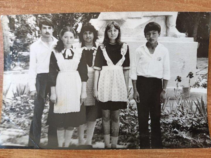 Мектебіміздің 1981 - 1982 жж түлектері